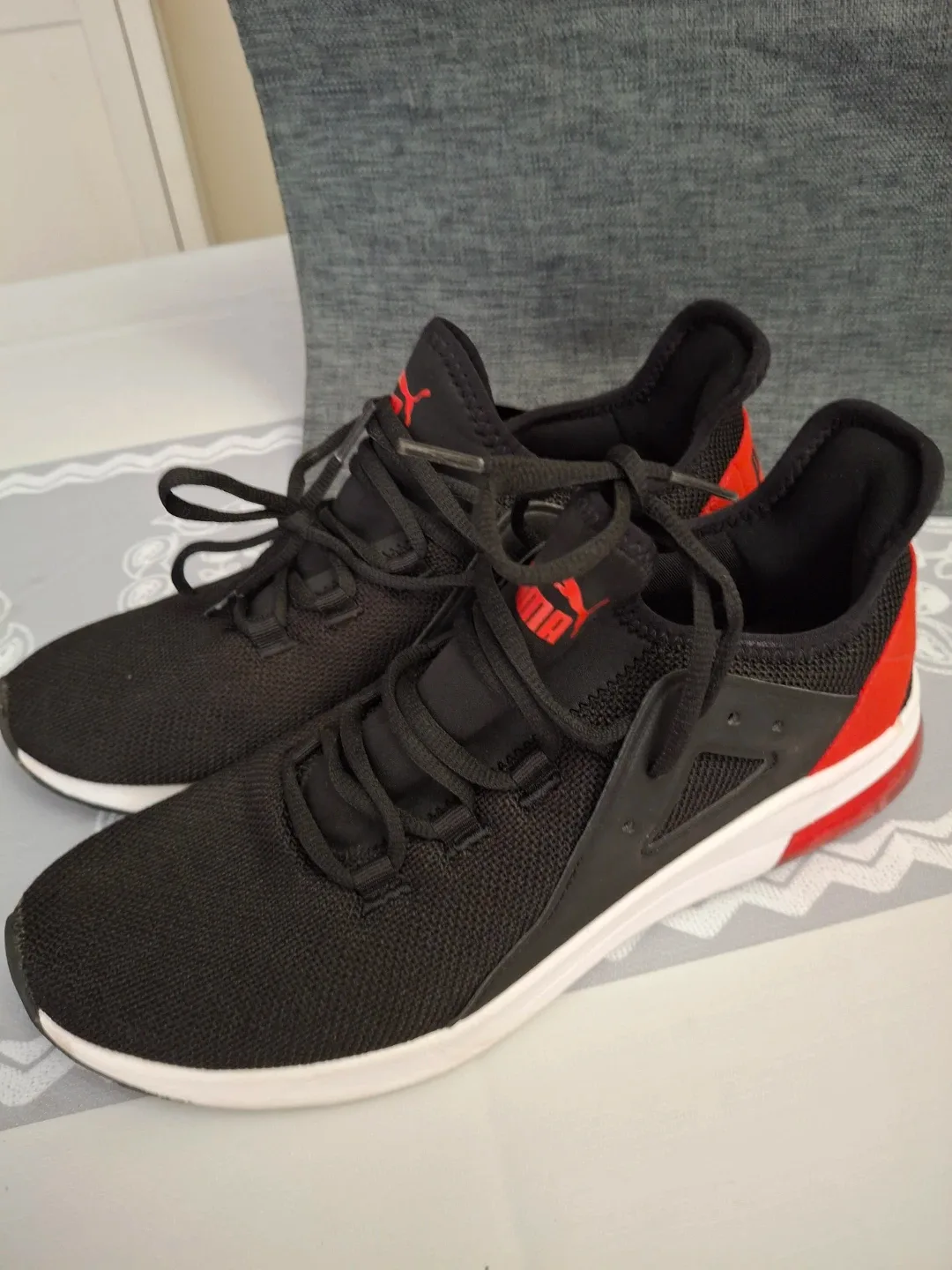 Puma Black & Red Sneakers image indicator(5)