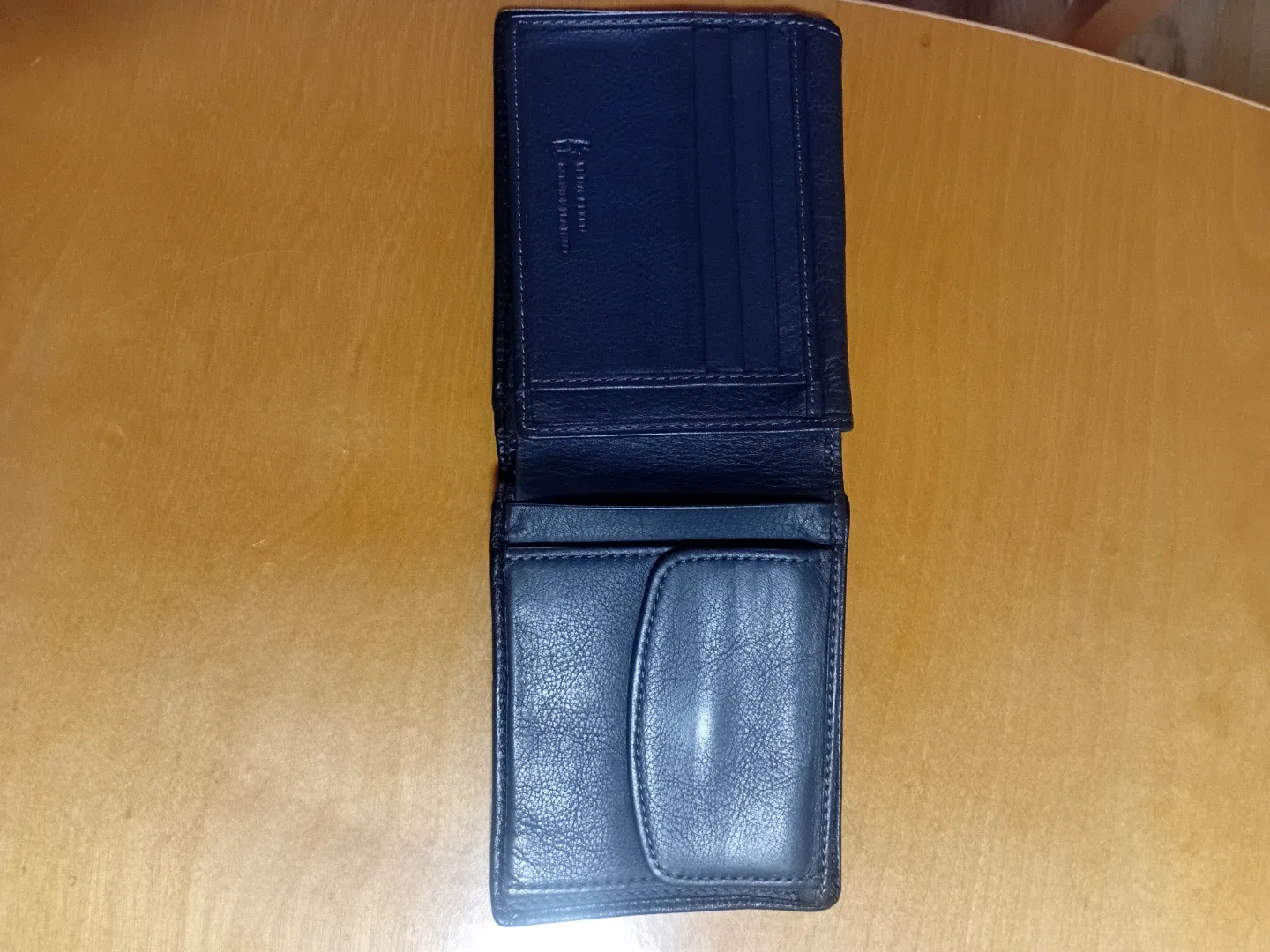 Kenneth Cole Reaction Black Leather Wallet image indicator(2)