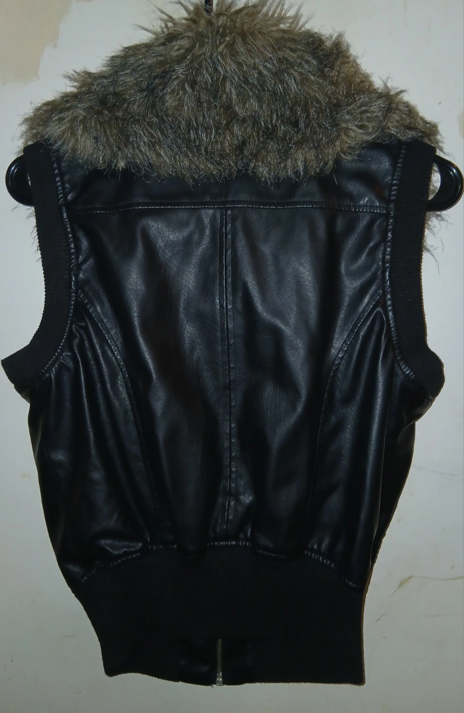 Women's Medium Black Faux Leather Vest w/Faux Fur Collar - photo 3