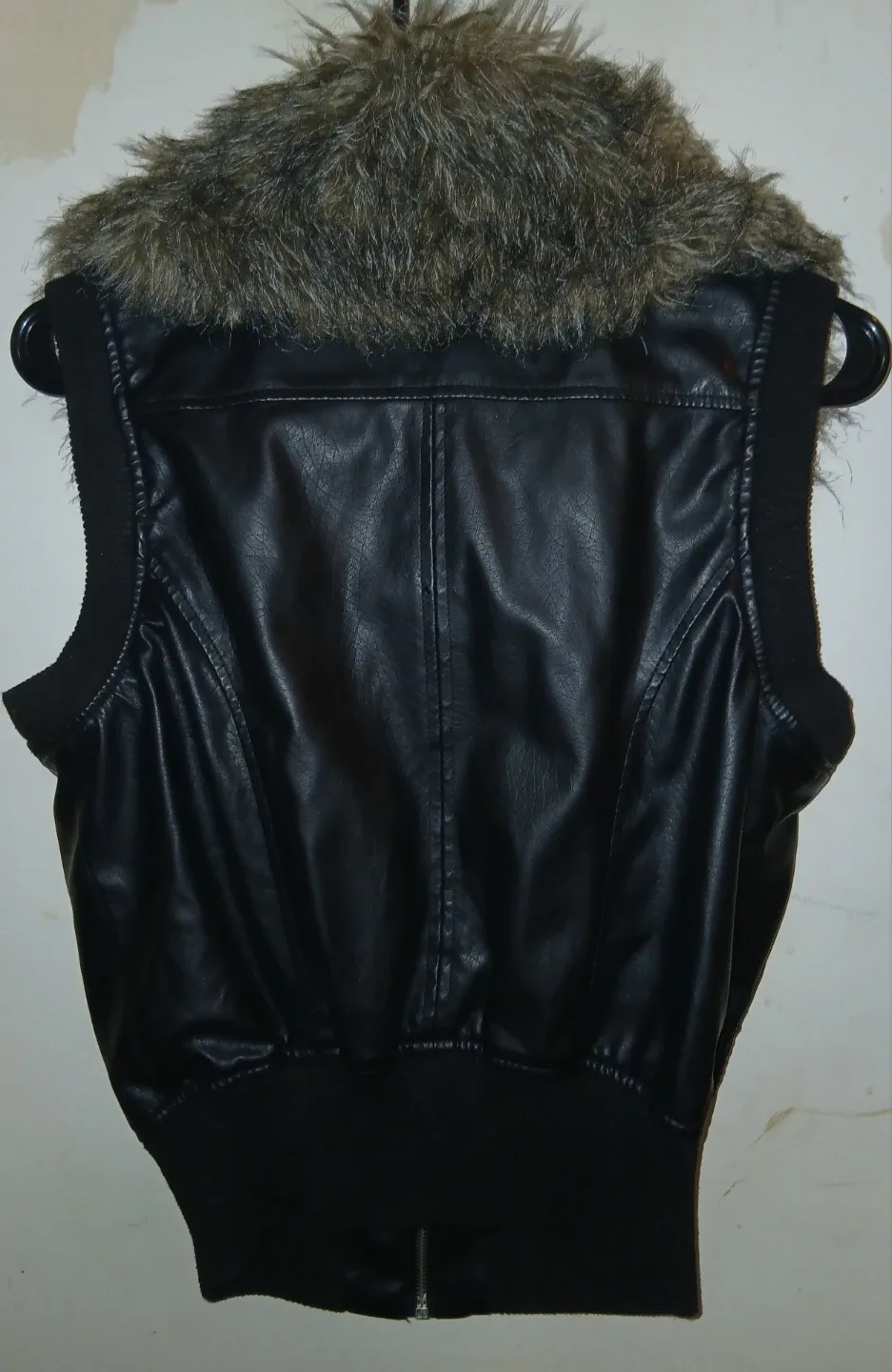 Women's Medium Black Faux Leather Vest w/Faux Fur Collar image indicator(3)