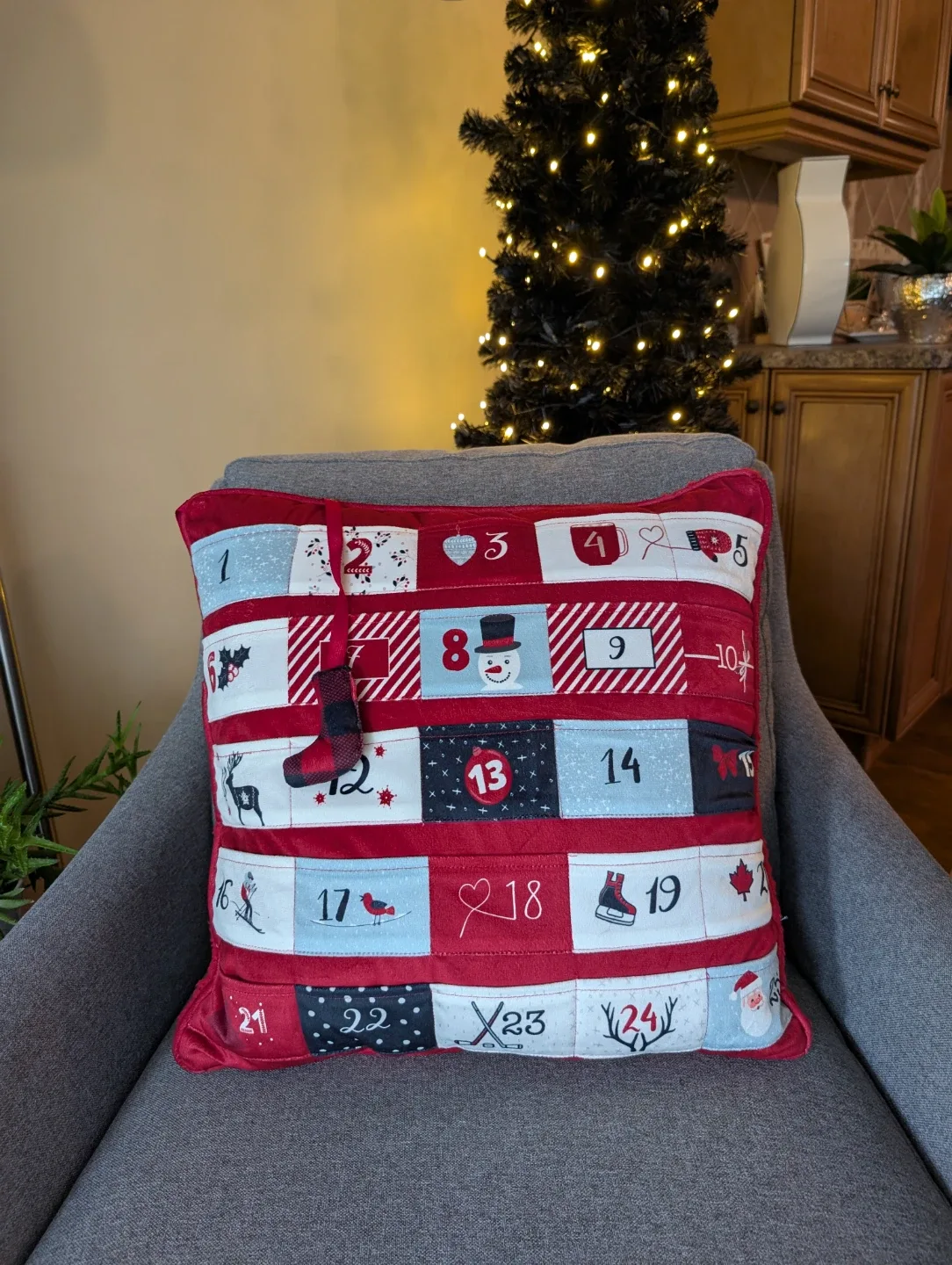 SUPER FUN ADVENT CALENDAR CUSHION image indicator(2)