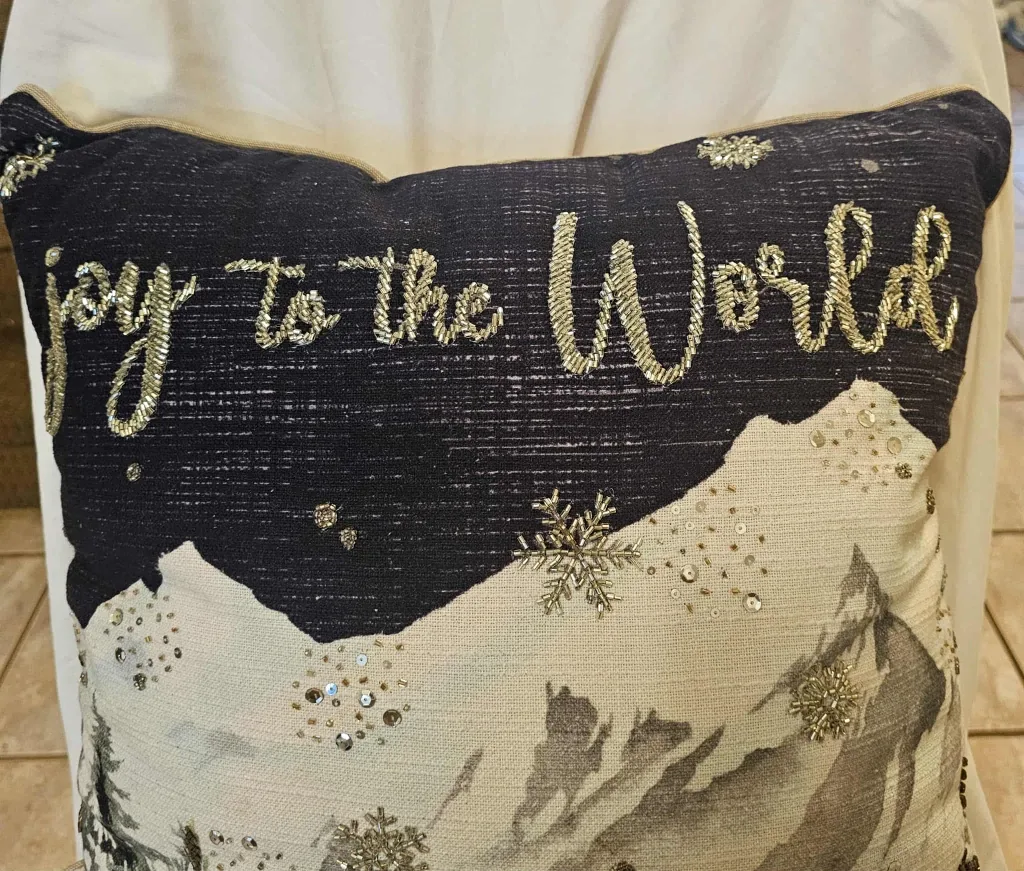 Multi-Coloured "Joy to the World" Christmas Decorative Pillow image indicator(3)