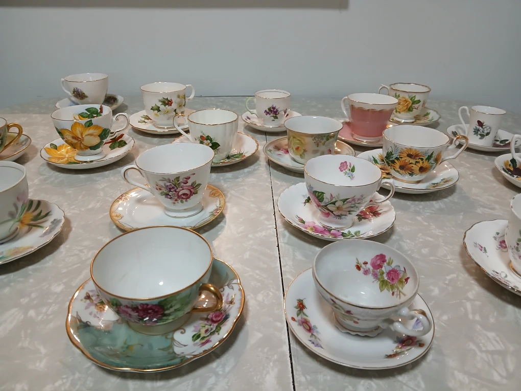 Vintage Floral Tea Cup & Saucer Set - photo 2