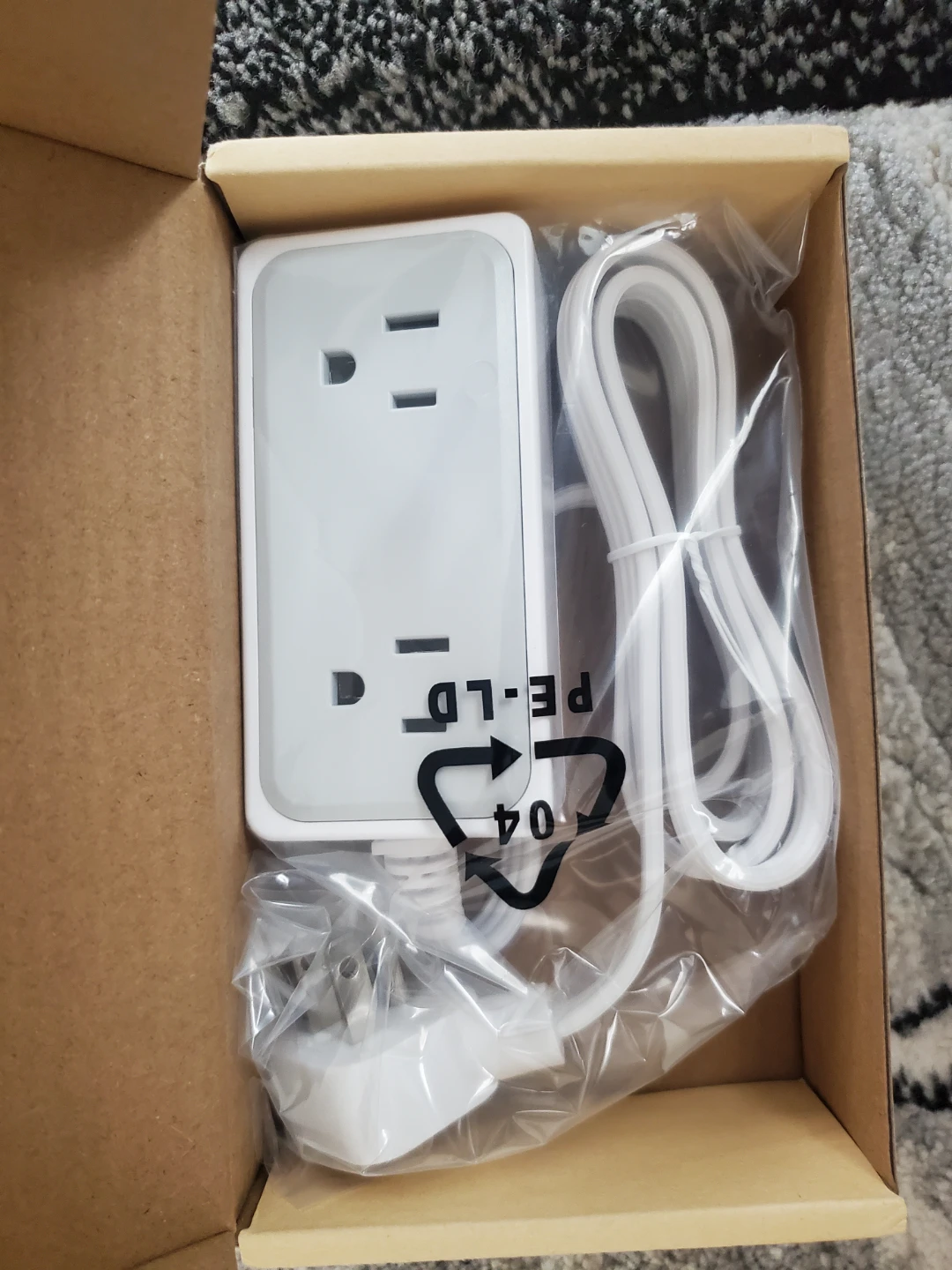 New Wentong Flat Plug Power Strip with USB Charger - photo 4