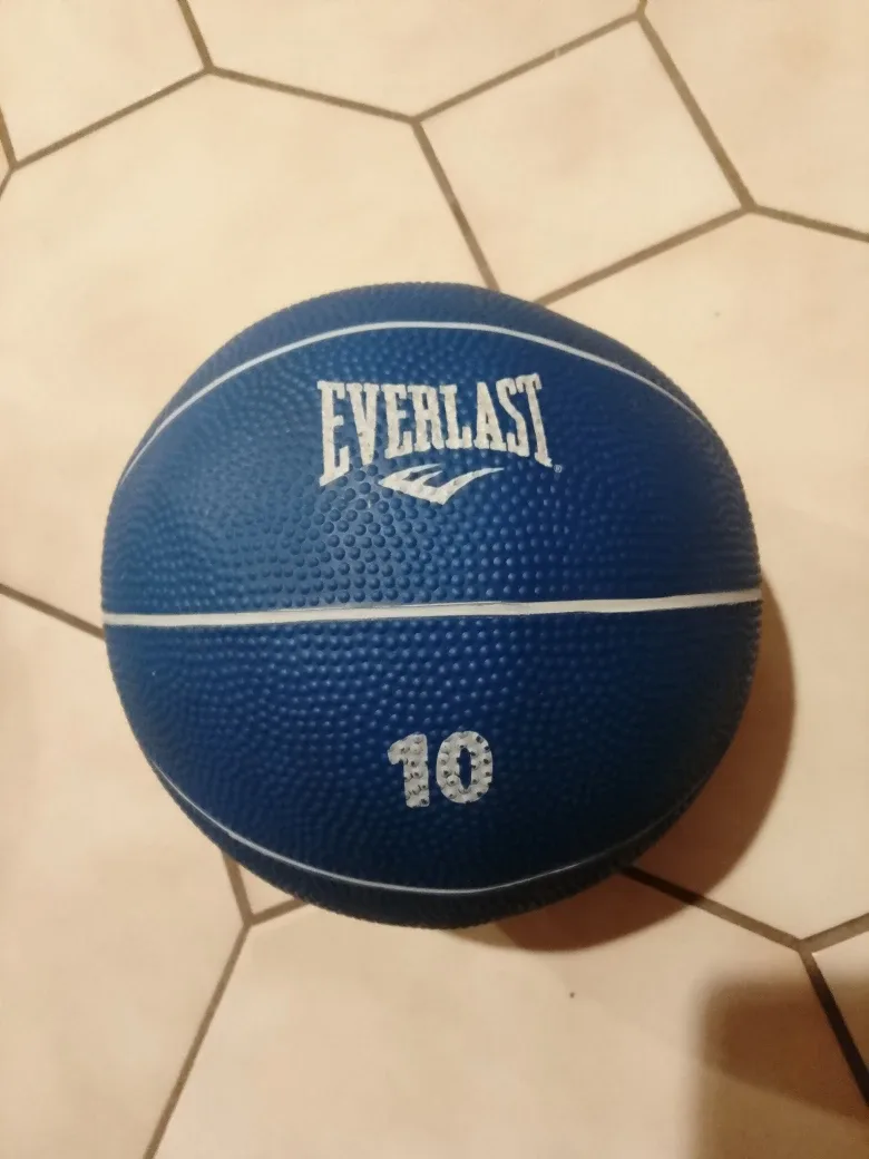 Everlast 10lb used Medicine Ball - Blue
