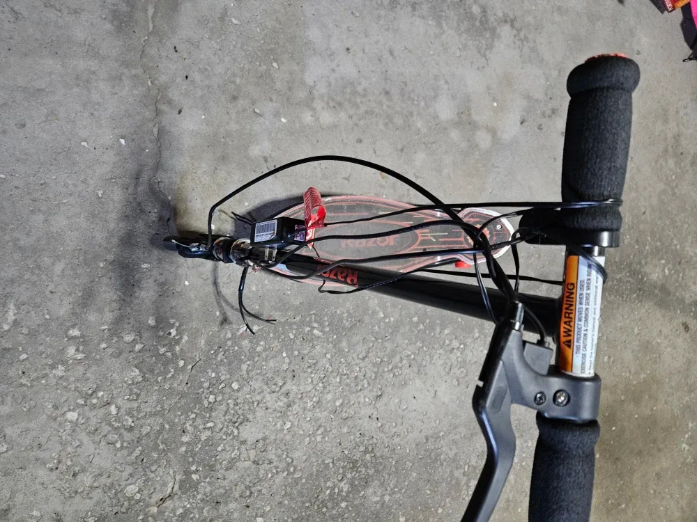 Razor Electric Scooter - For Parts image indicator(2)