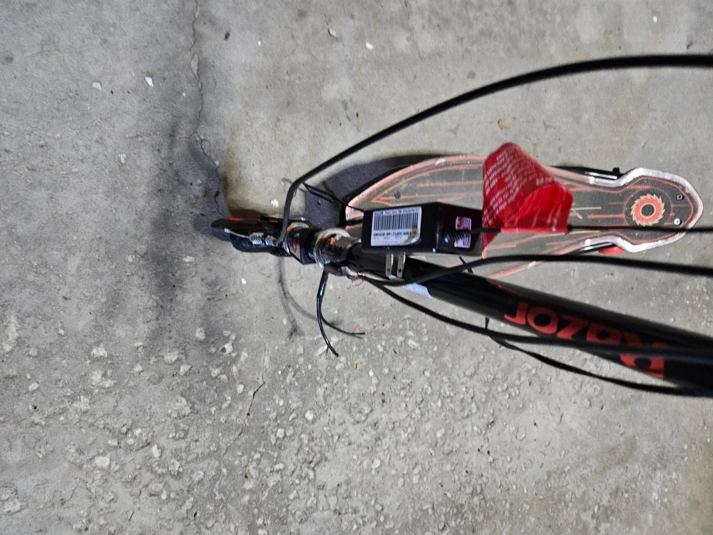 Razor Electric Scooter - For Parts image indicator(3)