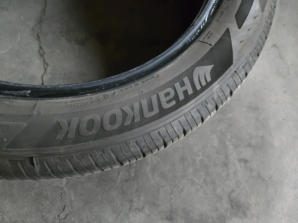 Hankook 235/50R19 99H Tire