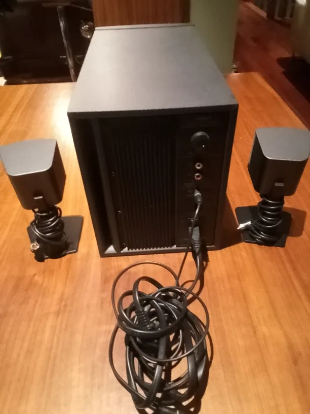 Bose Companion 3 Multimedia Speaker System image indicator(2)