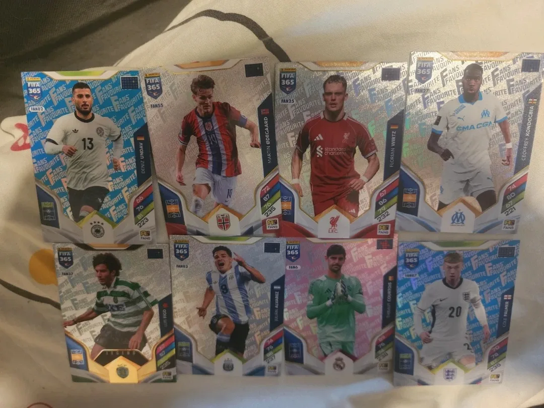 Panini FIFA 365 Trading Cards - Code available image indicator(2)