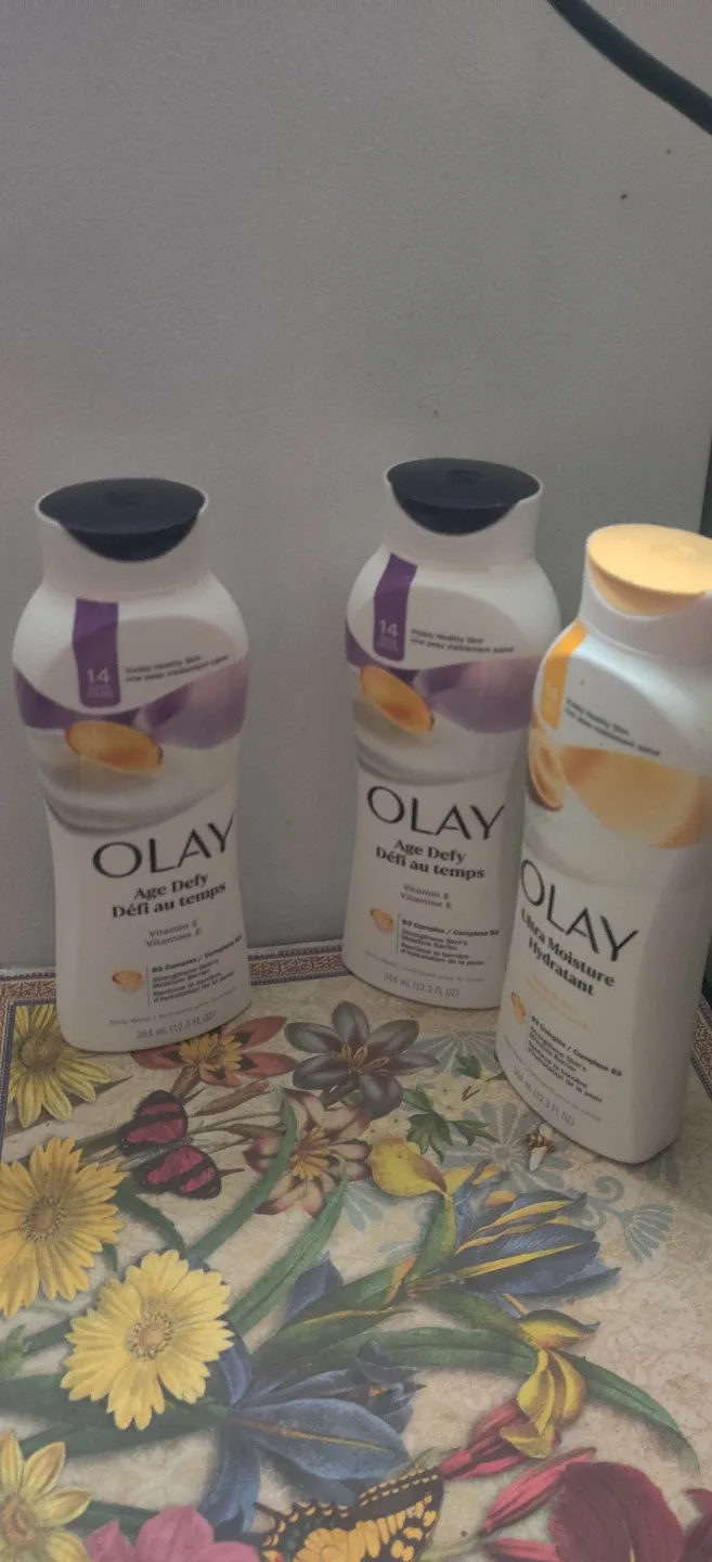 Olay Age Defy Vitamin E Body Wash 364 mL x3 thumbnail