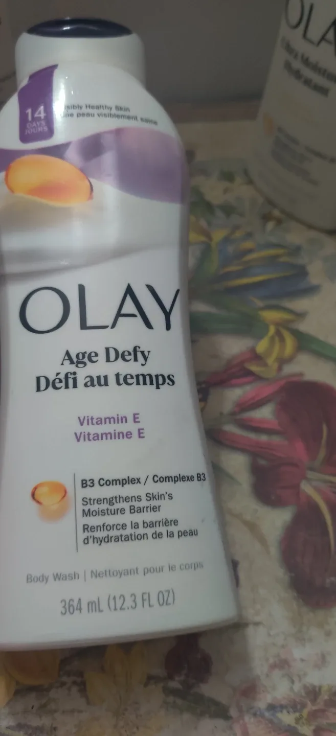 Olay Age Defy Vitamin E Body Wash 364 mL x3 image indicator(3)