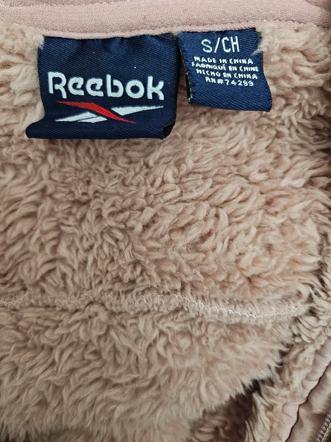 ���🩷Reebok Fuzzy Fleece Jacket - Size S image indicator(3)