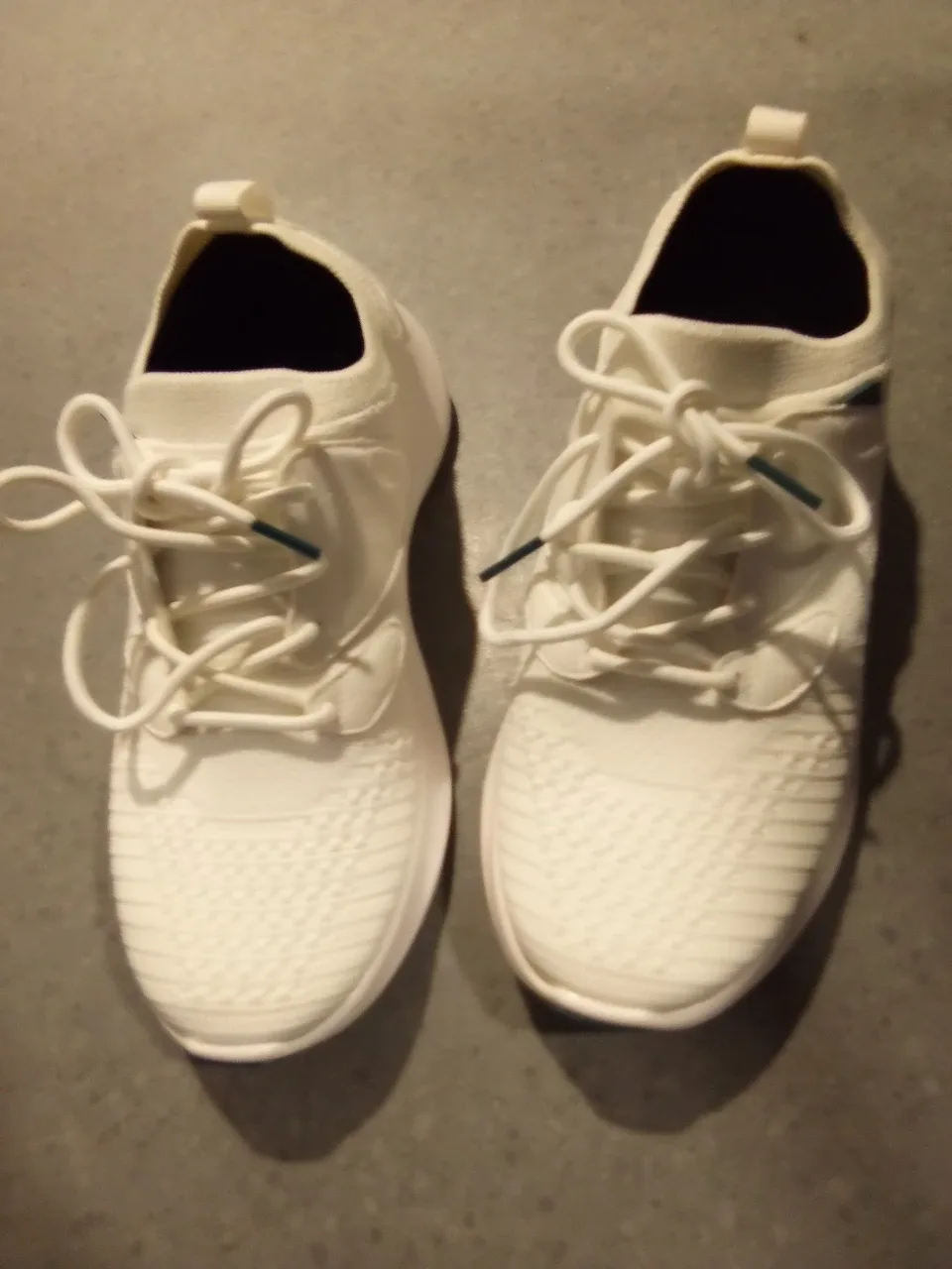 ***4 PAIRS OF "VESSE"  RUNNERS*** image indicator(9)