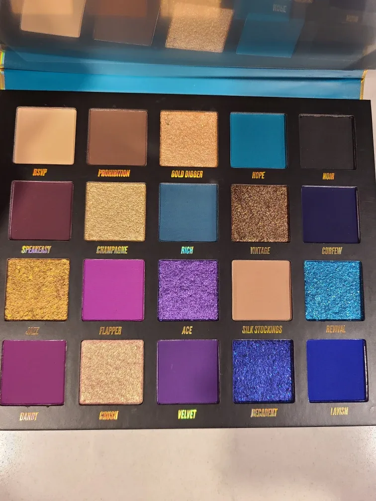 Beauty Bay Age of Opulence 20 Colour Palette