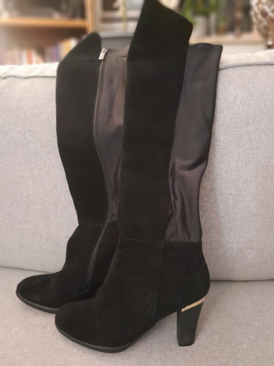 Valdini Black Over-the-Knee Boots image indicator(2)
