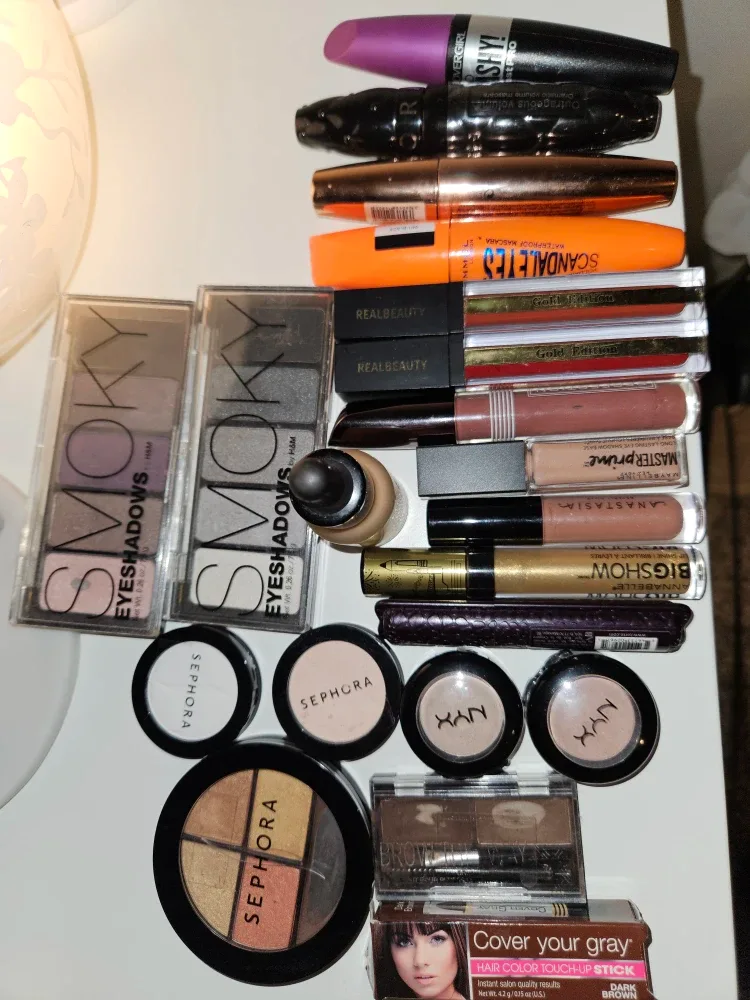 Mixed Makeup Lot image indicator(2)
