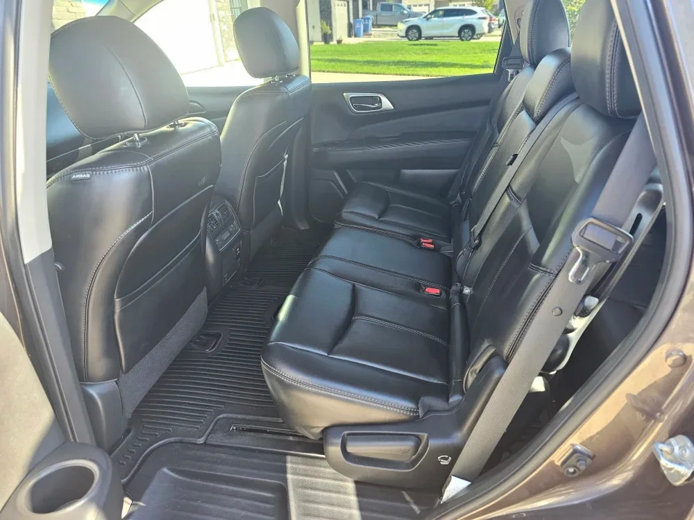 2016 Nissan Pathfinder SL SUV image indicator(7)