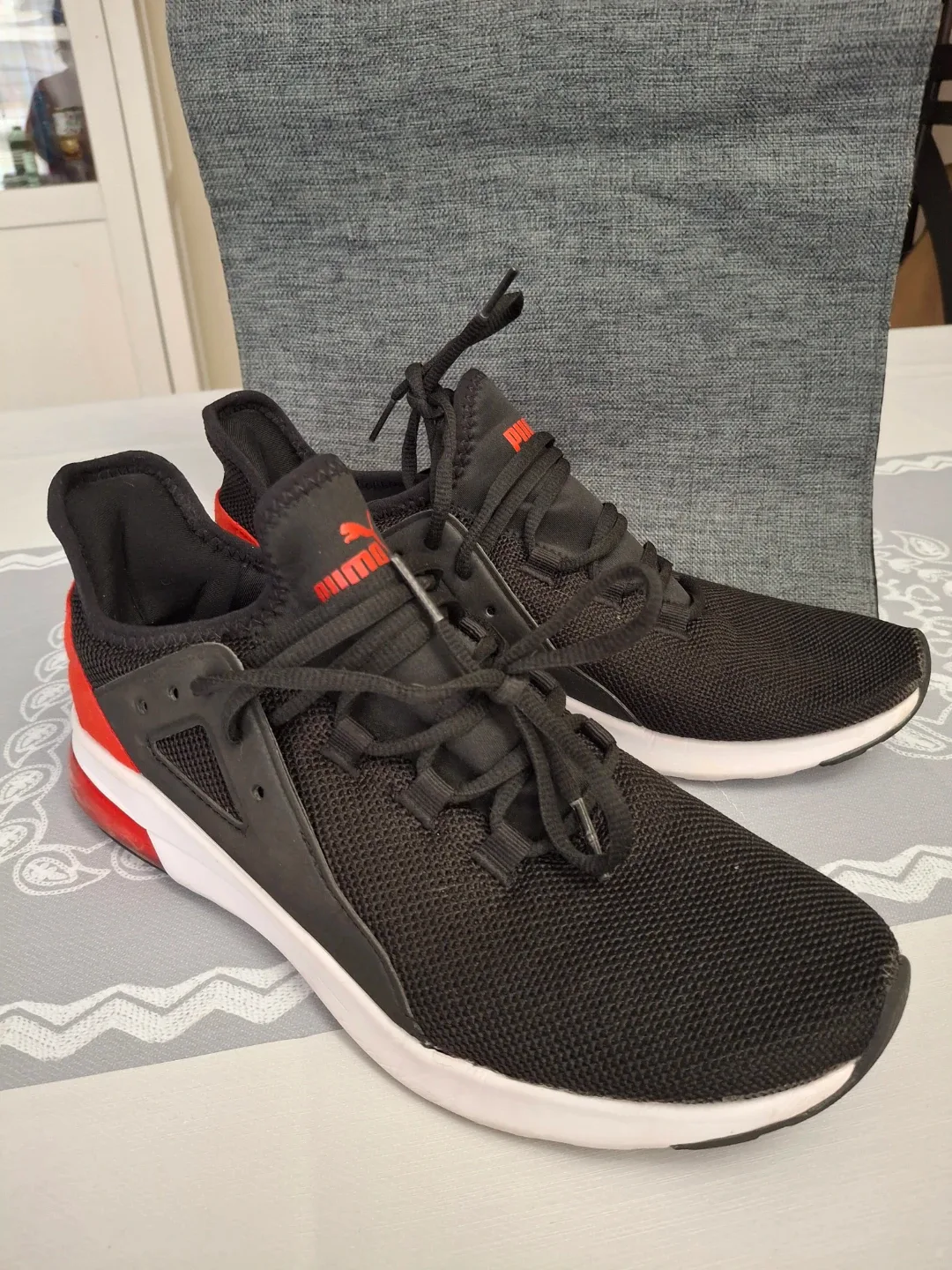 Puma Black & Red Sneakers thumbnail