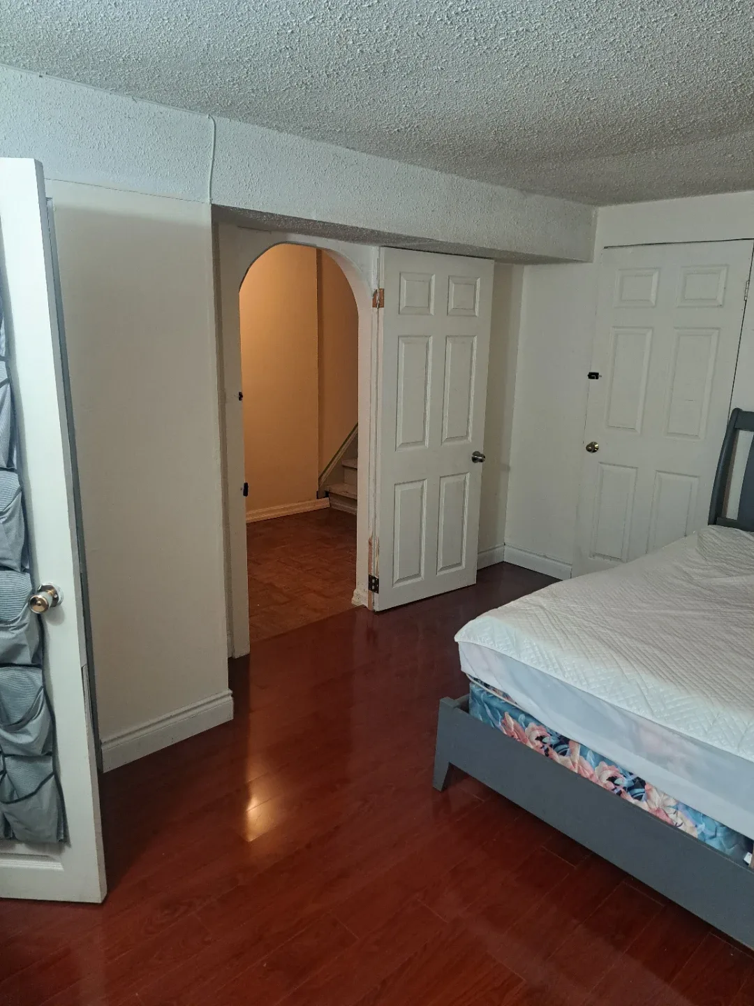 Clean cozy 2 bedroom 1 bathroom basement flat/ rooming