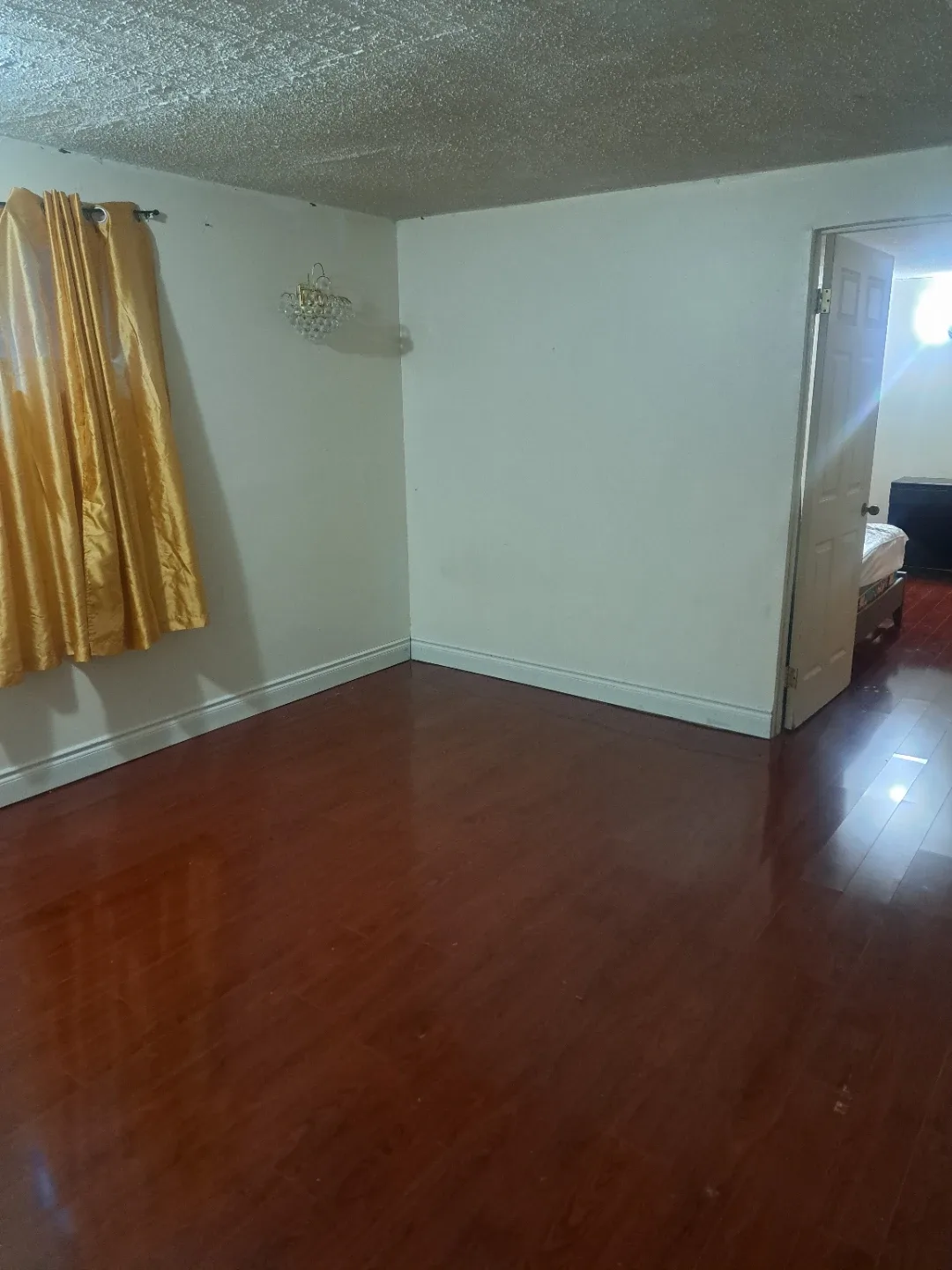 Clean cozy 2 bedroom 1 bathroom basement flat/ rooming image indicator(3)