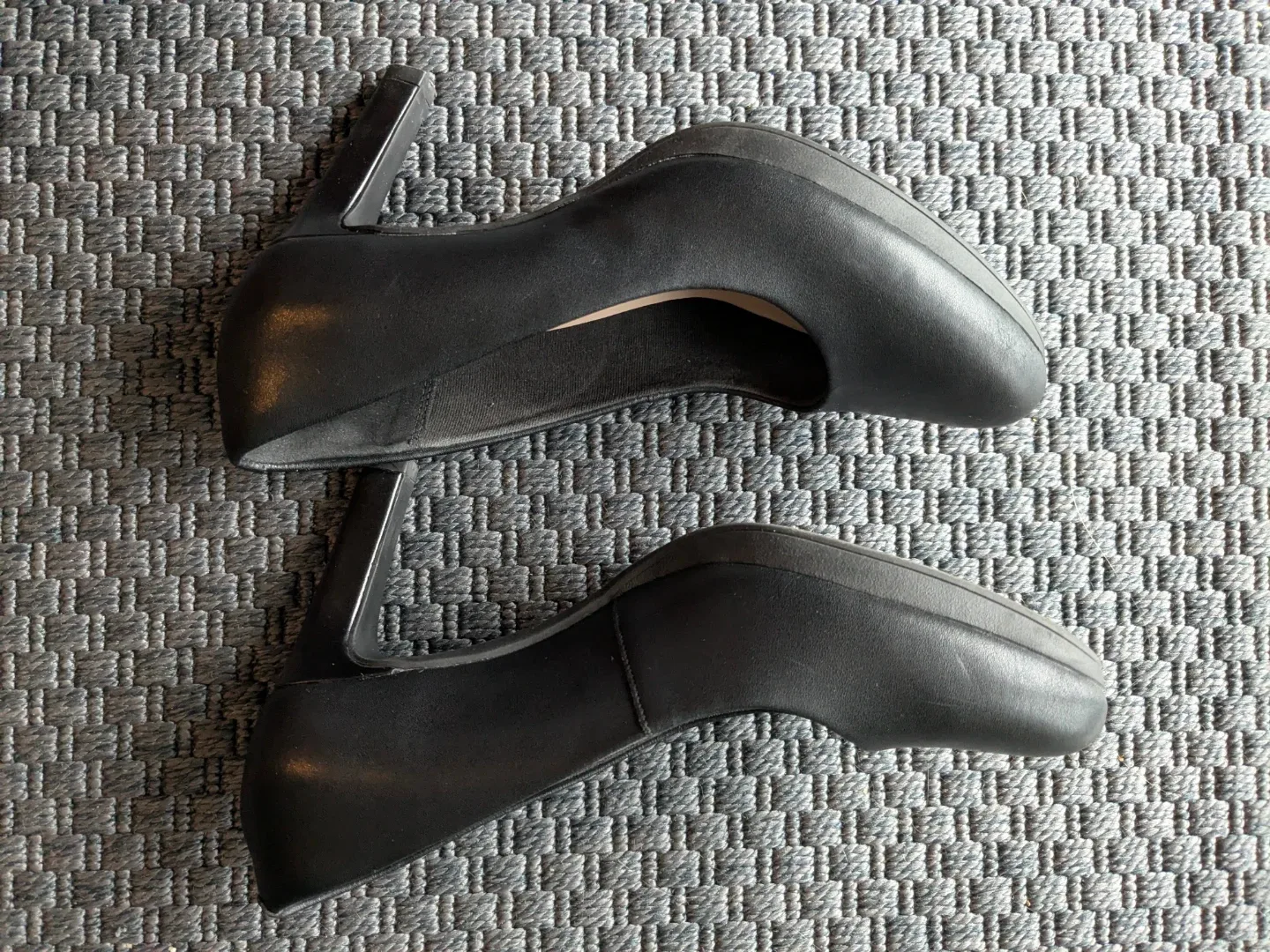 Clarks Black Leather Heels Fashion Boot, Size 8.5 wide image indicator(4)