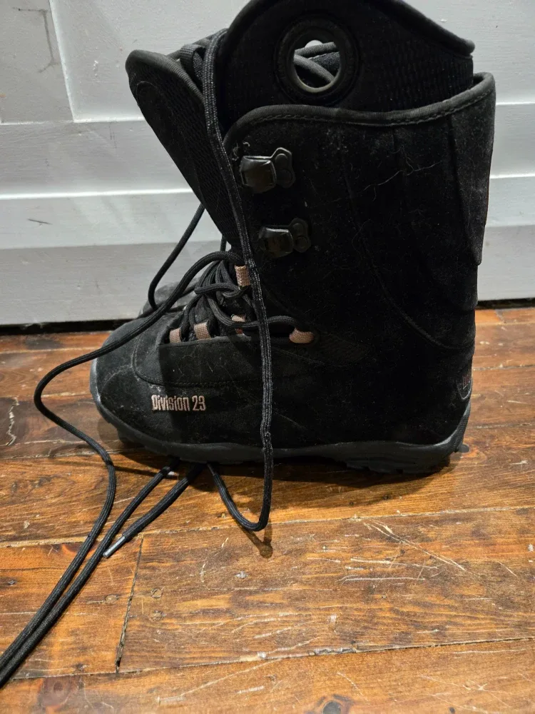 Division 23 Snowboard Boots
