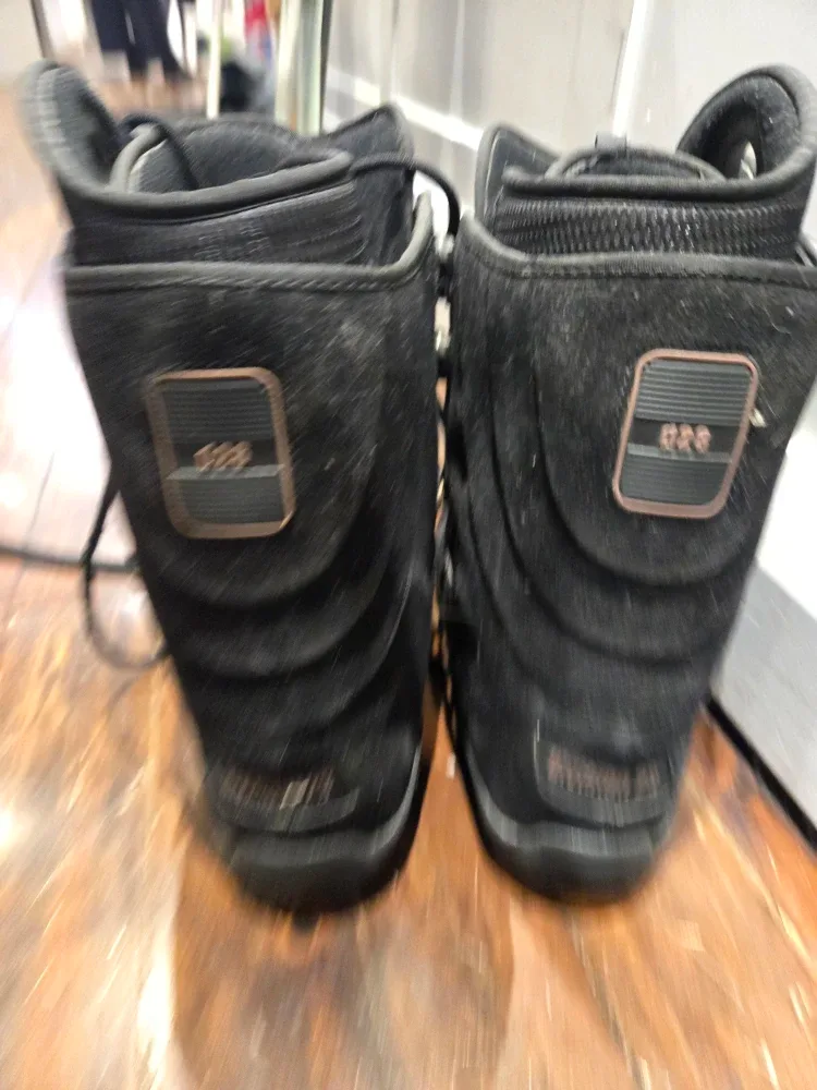 Division 23 Snowboard Boots image indicator(2)