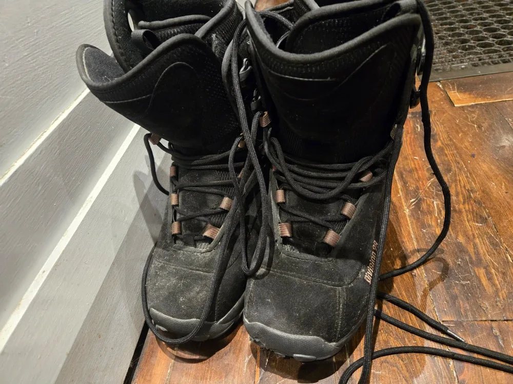 Division 23 Snowboard Boots image indicator(3)