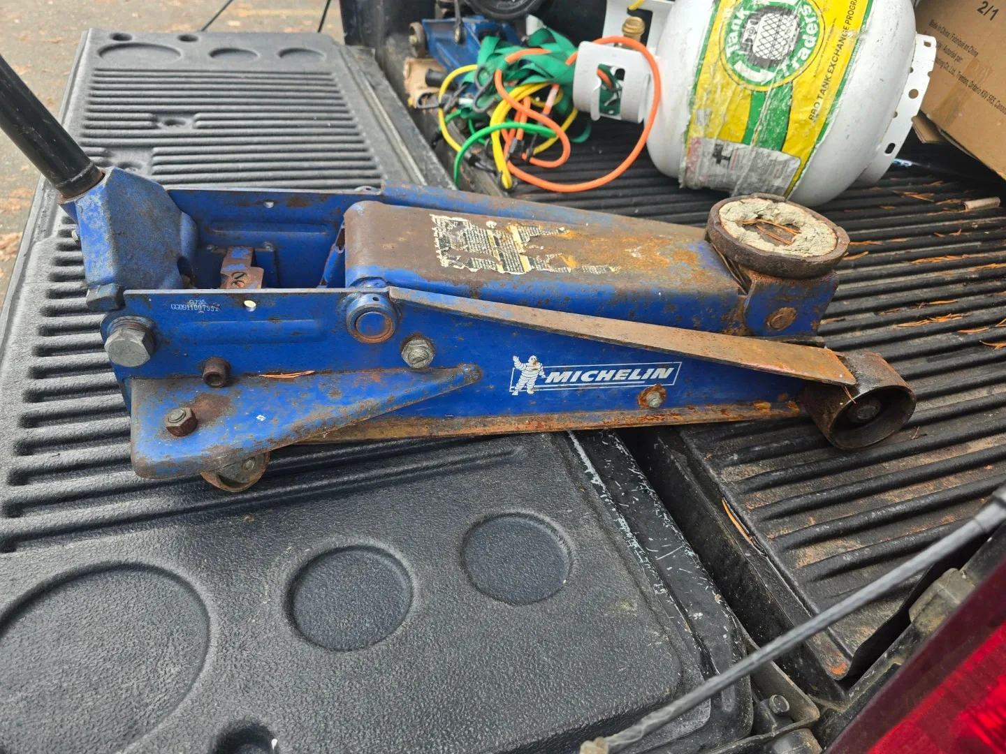 Michelin Hydraulic Floor Jack image indicator(2)