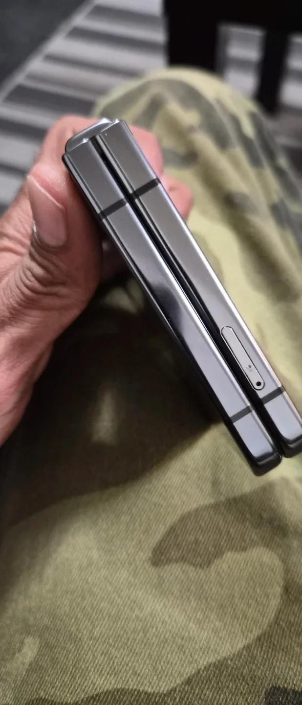 Samsung Galaxy Z Flip 5- Black 500gb image indicator(3)