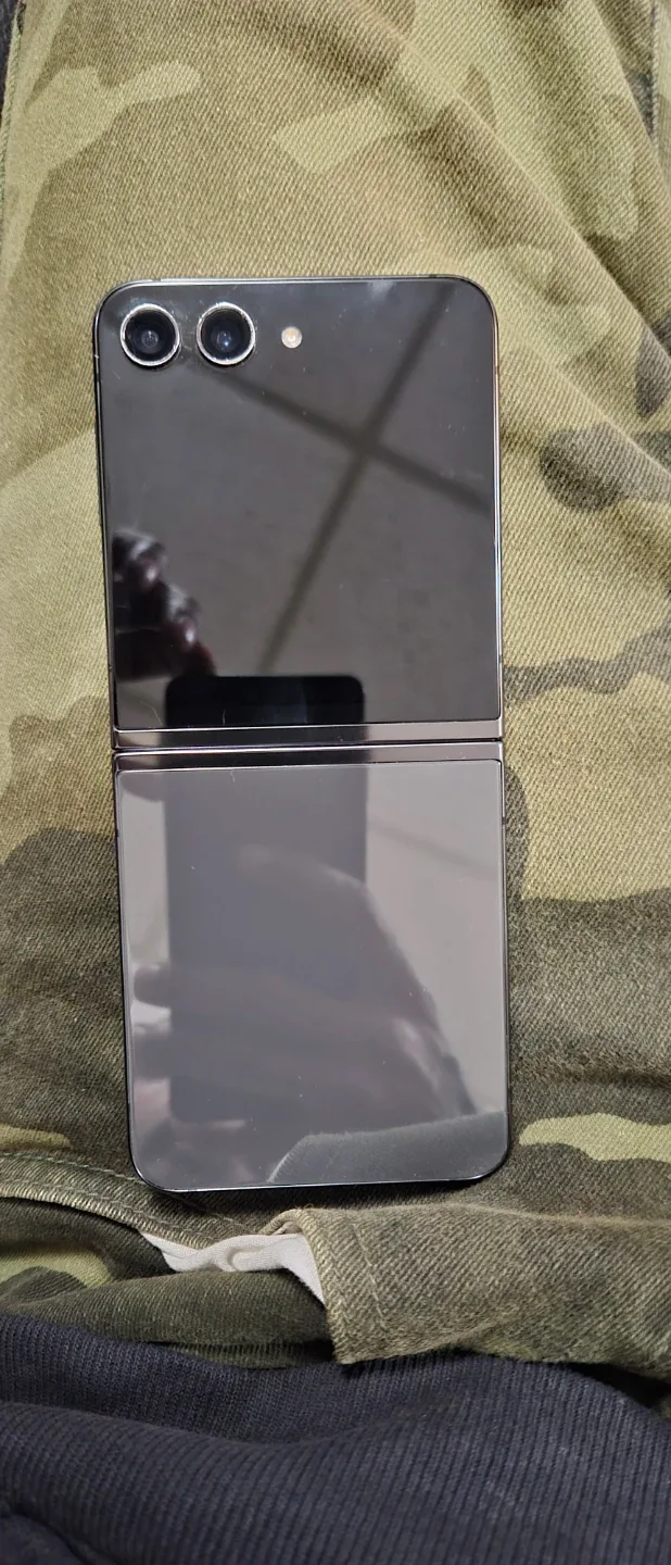 Samsung Galaxy Z Flip 5- Black 500gb image indicator(2)