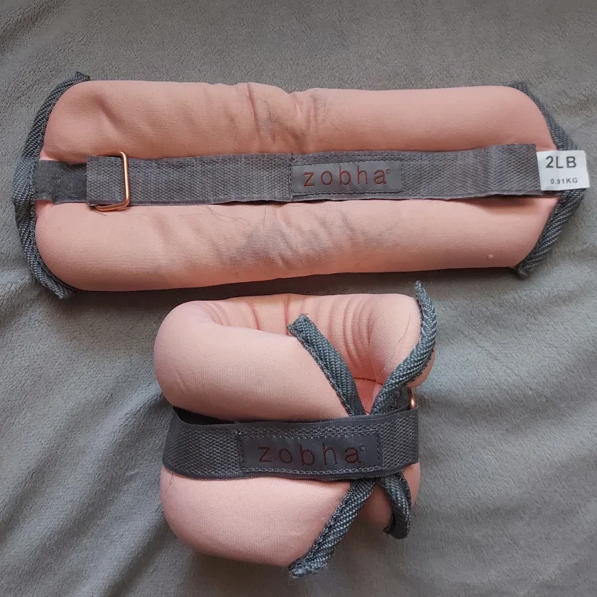 2 Dumbbells - 2 Ankle Weights - 1 Yoga Block image indicator(4)