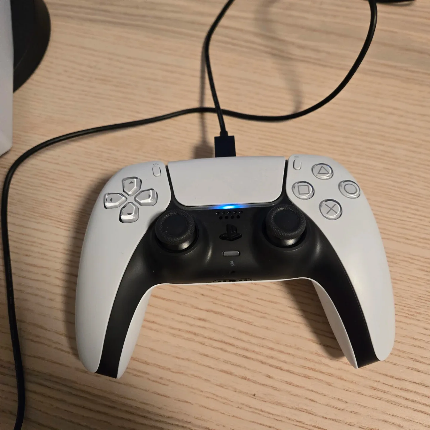 No scam. PS5 disc. CLEAN. New controller, cables. Playstation 5 image indicator(3)