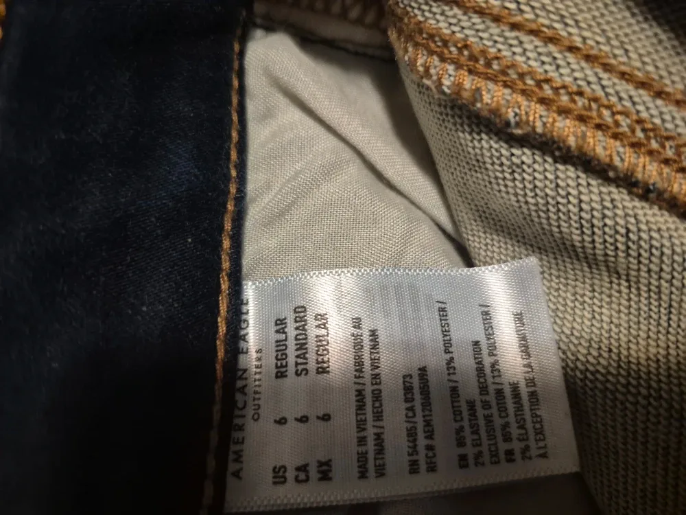 American Eagle Super Hi-Rise Jegging - Size 6 image indicator(3)