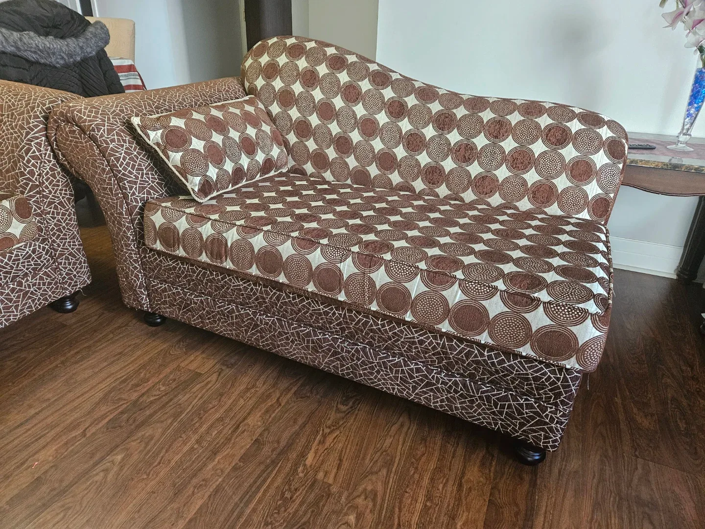 Brown Patterned Sofa and Chaise Lounge Set image indicator(4)