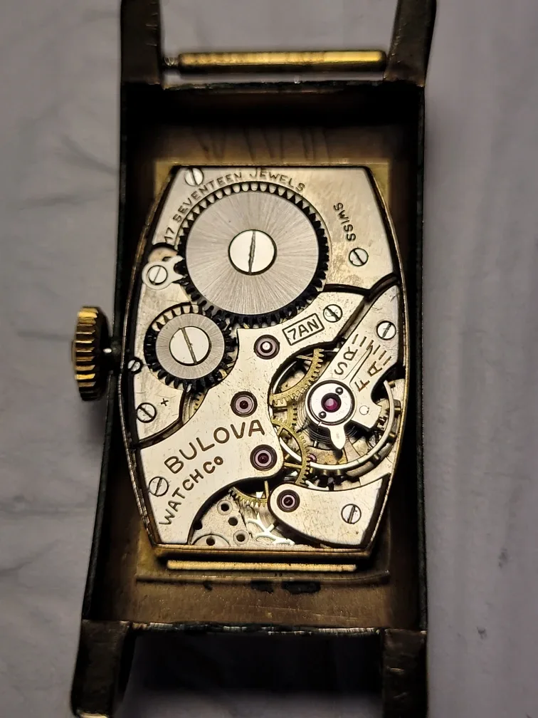 Vintage Bulova Gold Watch image indicator(3)