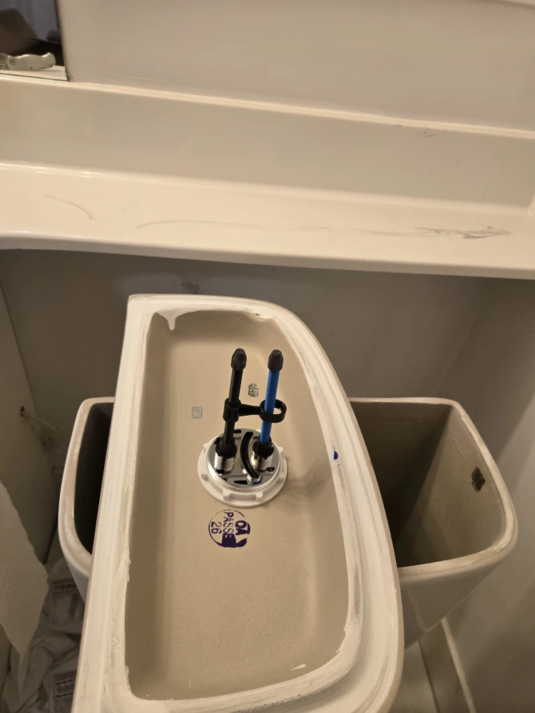 Brand New 2 Pieces Toilet. - photo 2