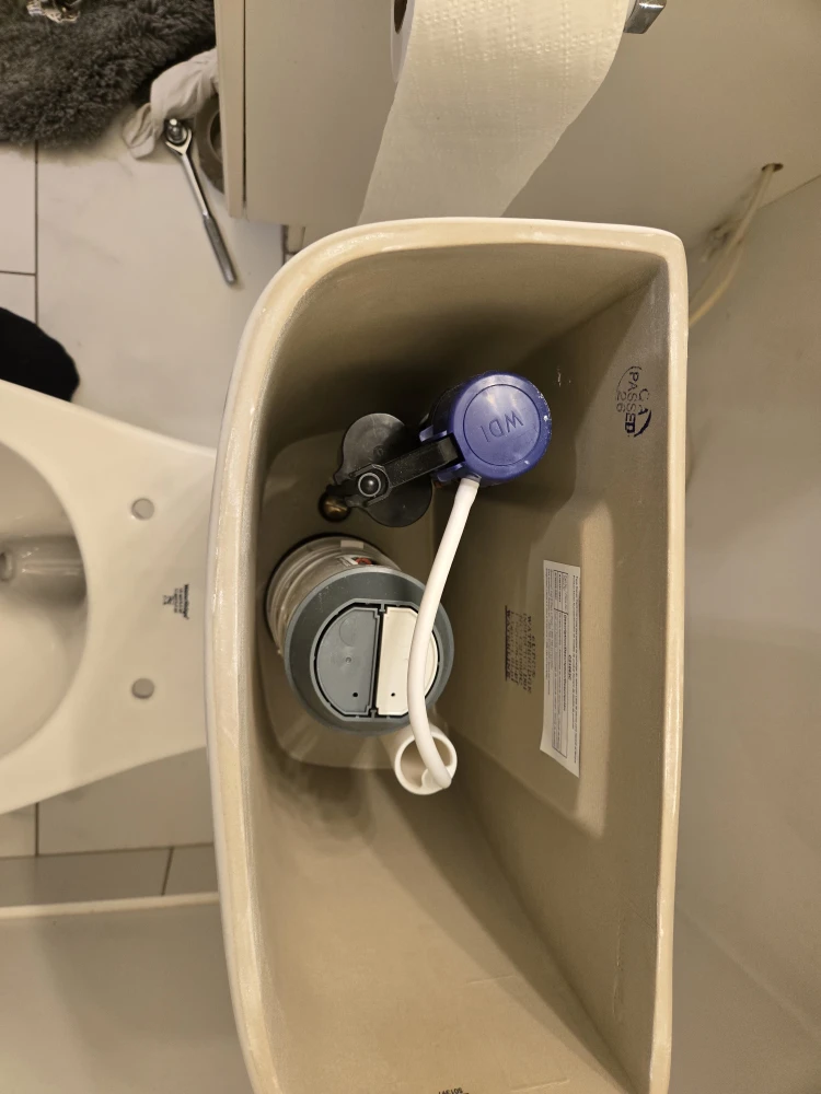 Brand New 2 Pieces Toilet. - photo 3