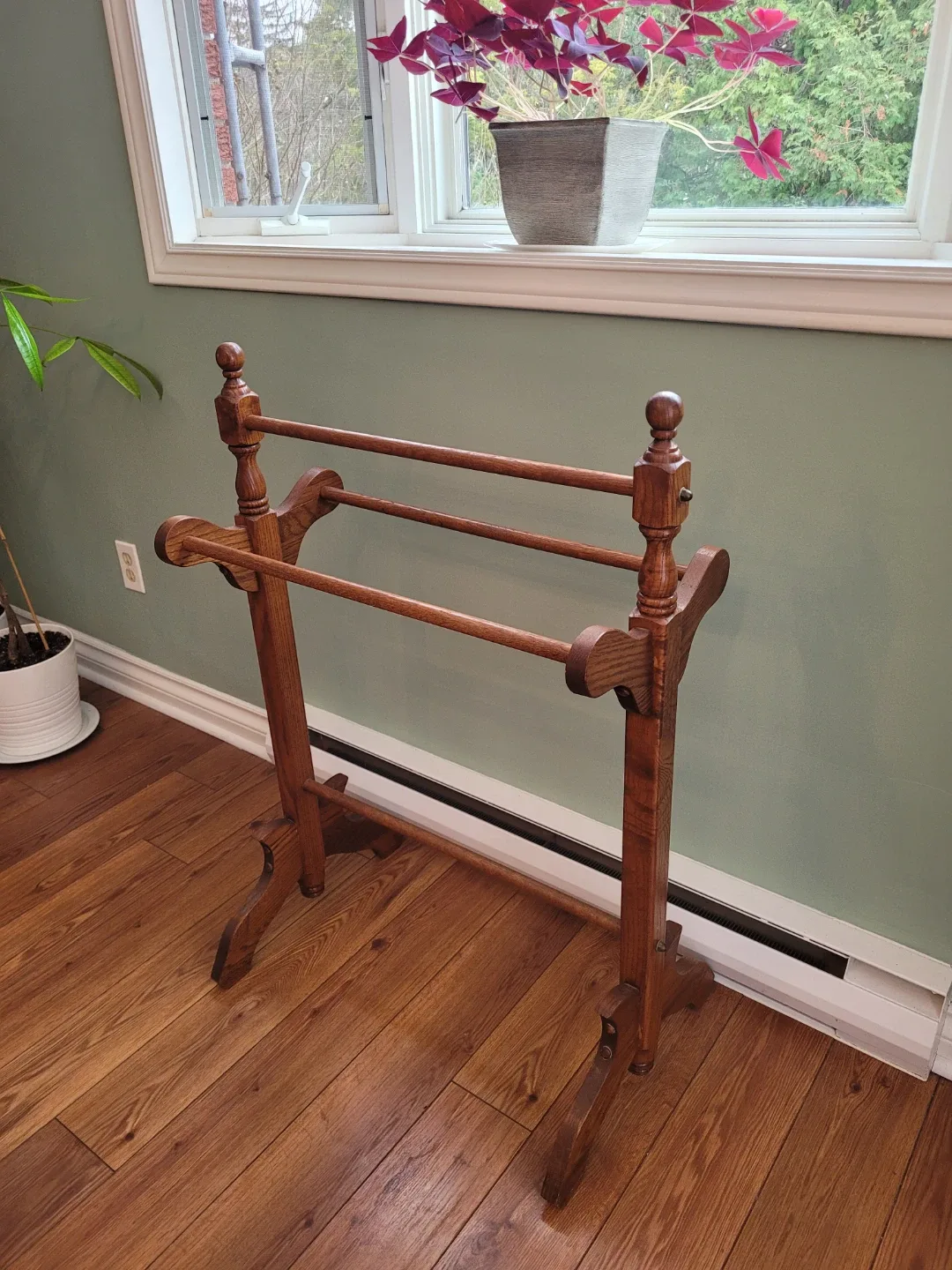 Wooden Quilt Rack/Blanket Rack image indicator(2)