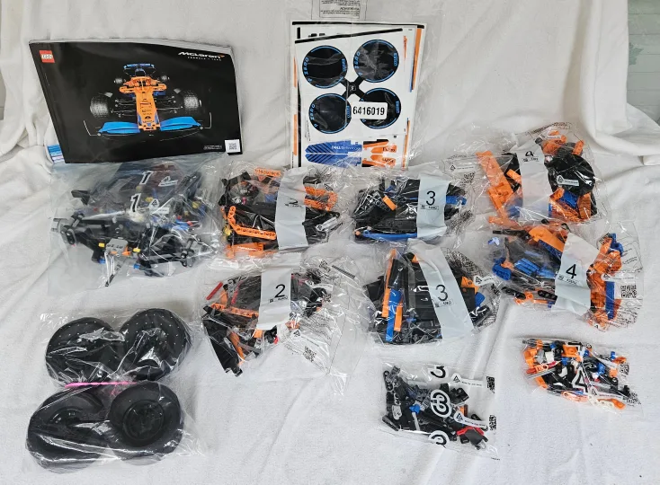 LEGO Technic McLaren Formula 1 Car 42141 Year 2022 image indicator(3)