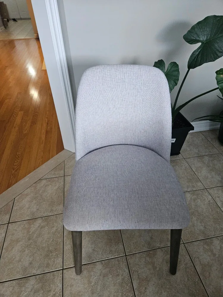 Round Dining Table with Four Chairs image indicator(8)