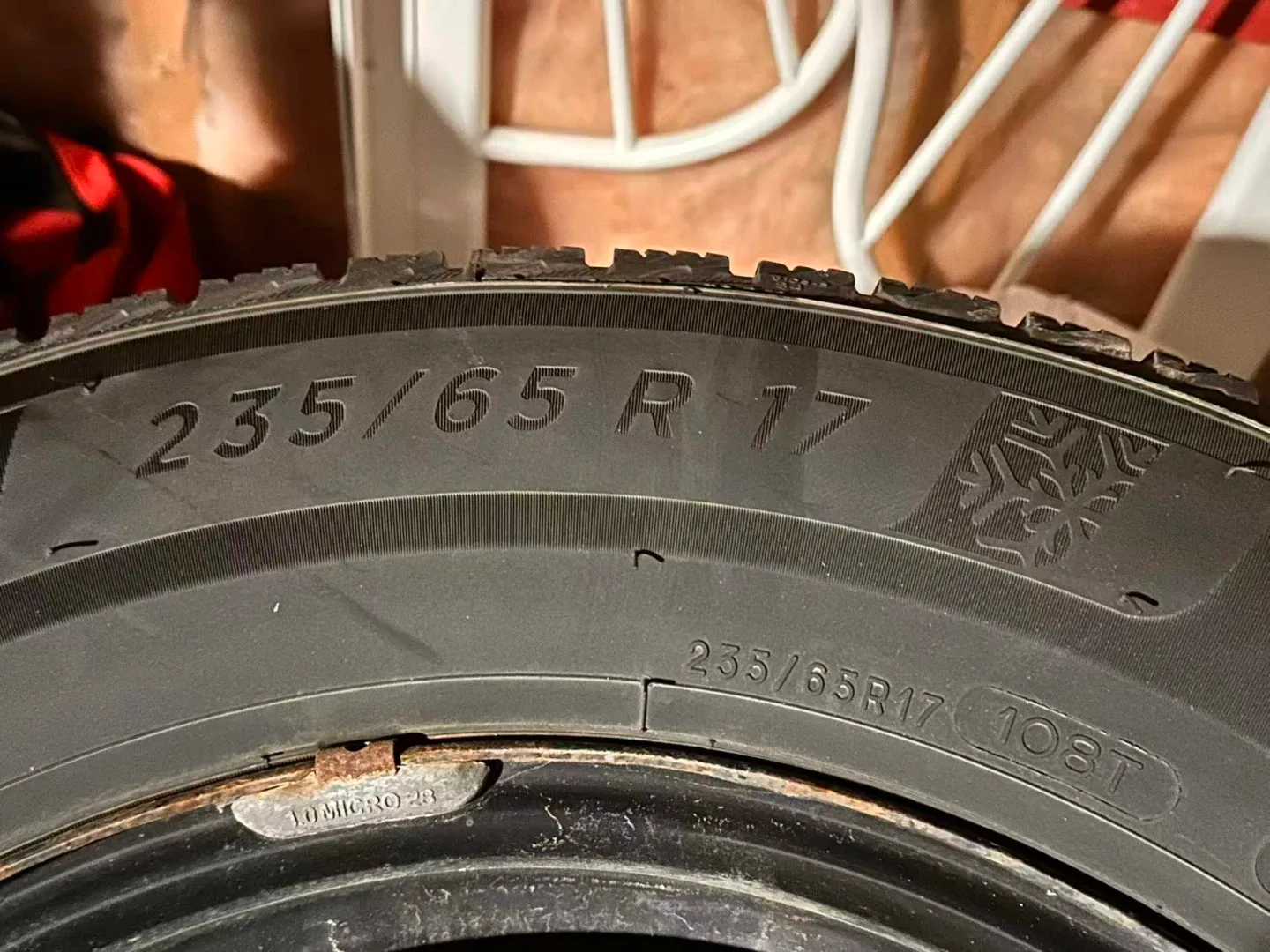 Michelin X-Ice Snow SUV 235/65R17 Winter Tire image indicator(3)