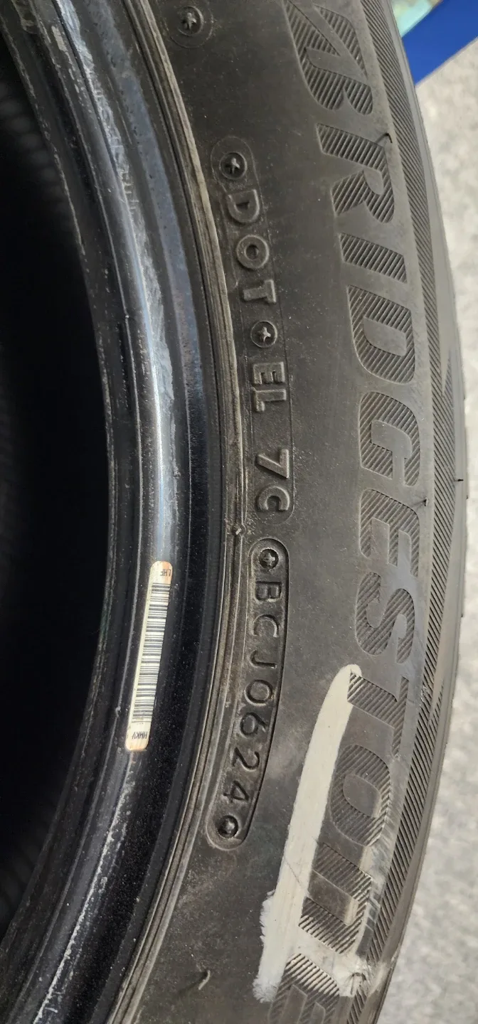 Bridgestone Blizzak DM-V2 235/55R18 WInter Tire image indicator(6)