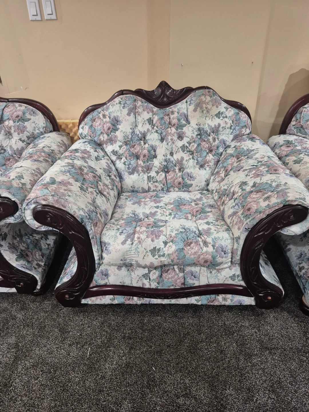 Floral Patterned Sofa Set