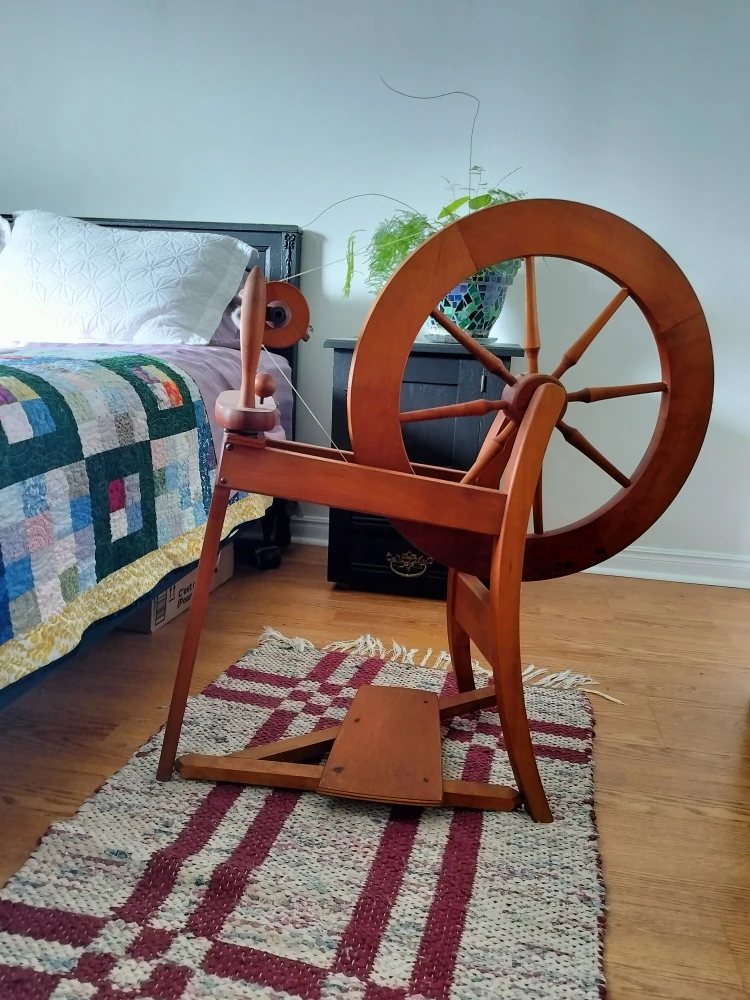 Antique Spinning Wheel - photo 2