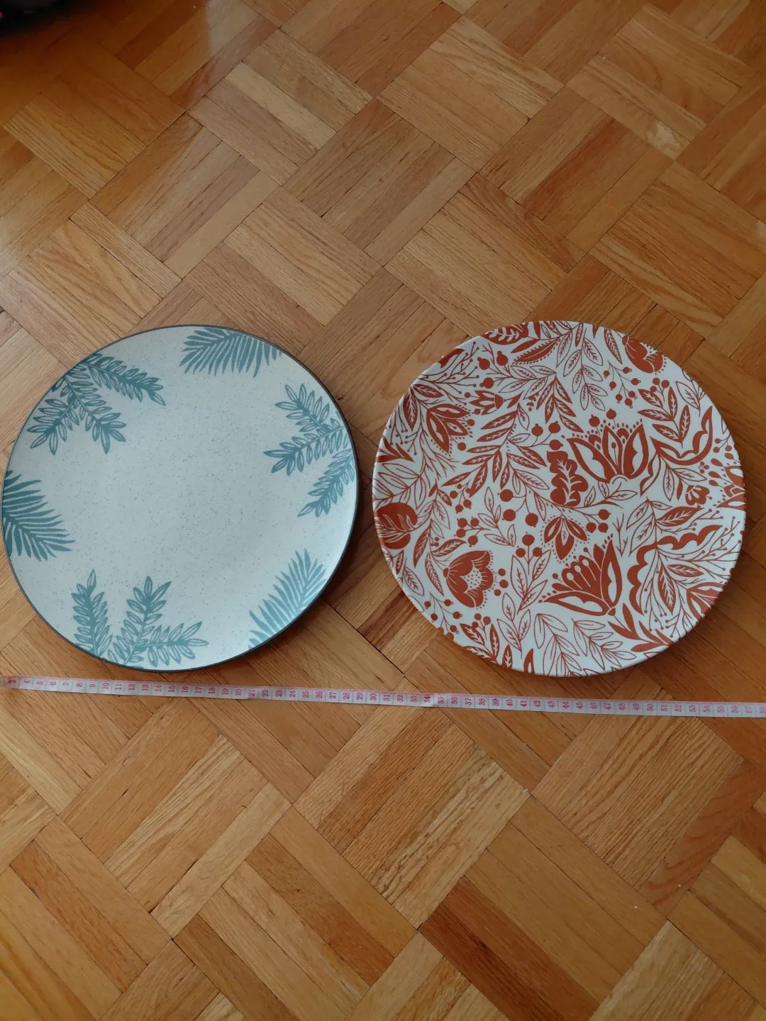 2 Floral Plates