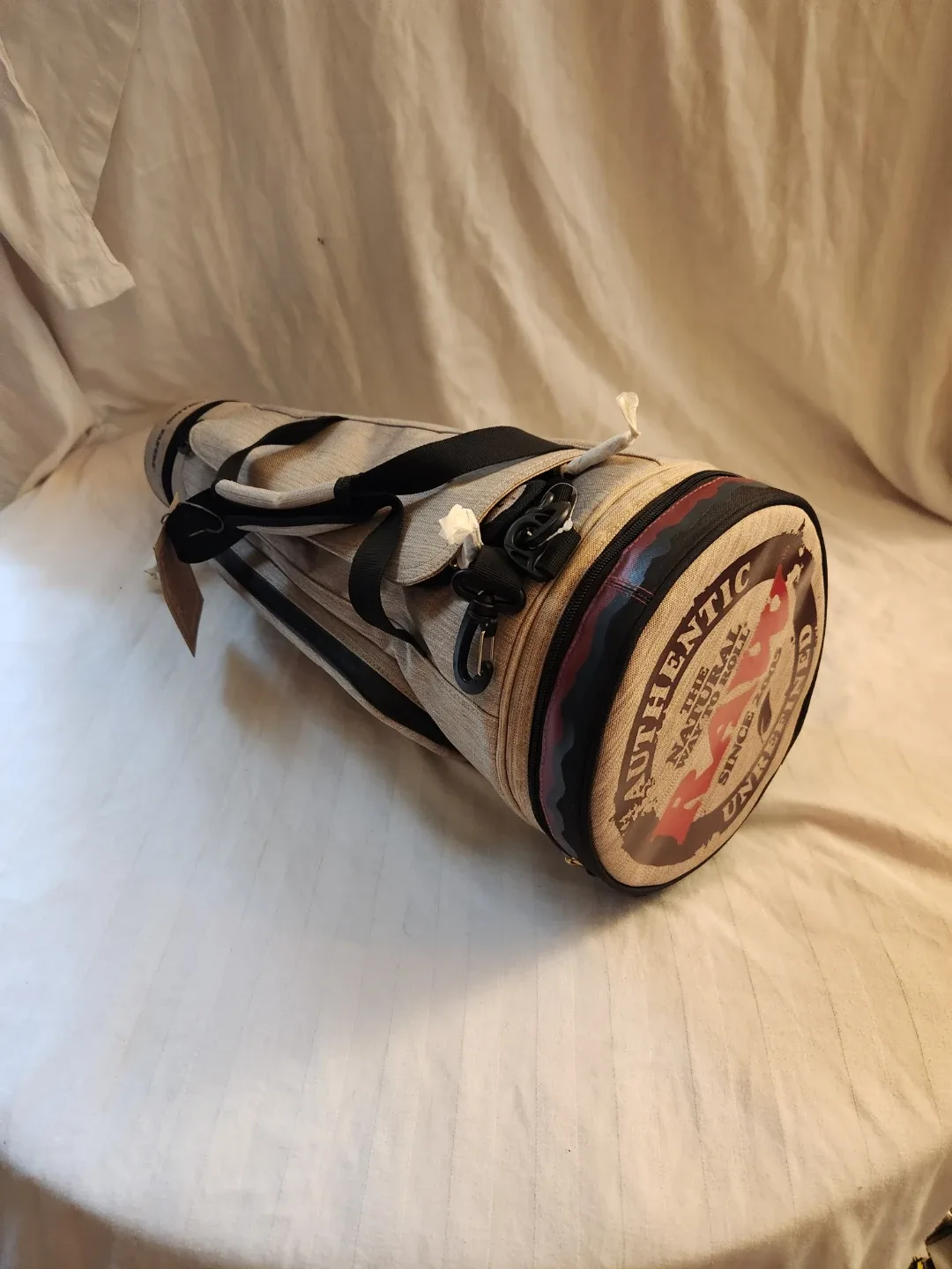 RAW Rolling Papers Smell Proof Backpack image indicator(2)