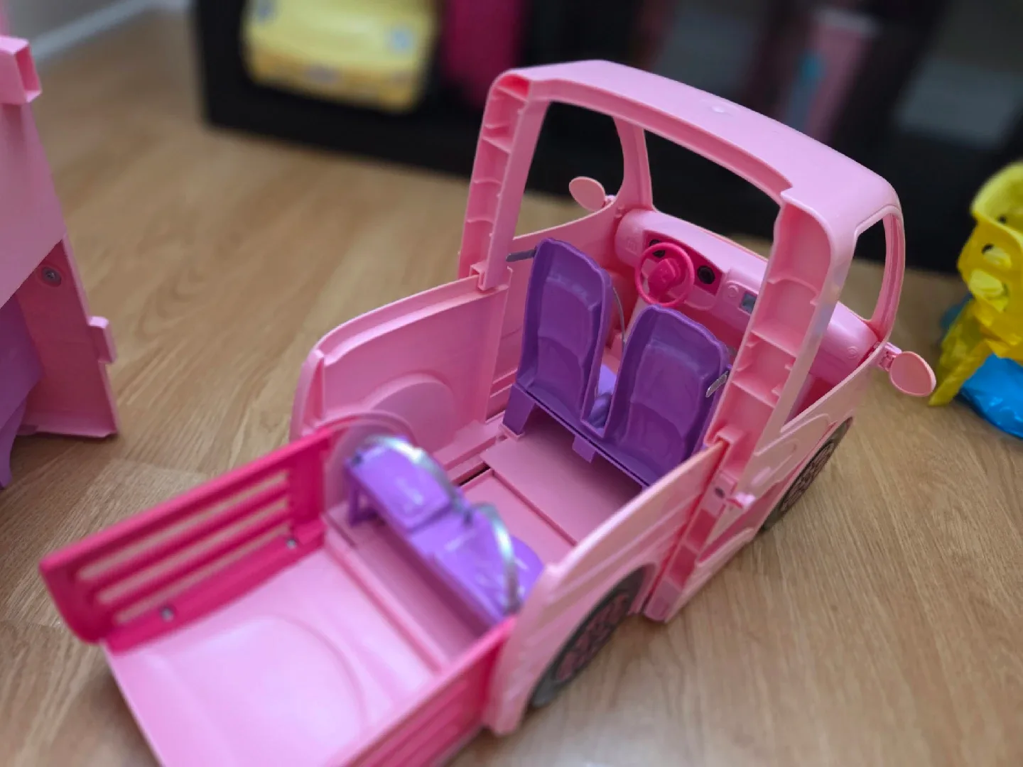 Barbie Camper & Pool Playset image indicator(4)