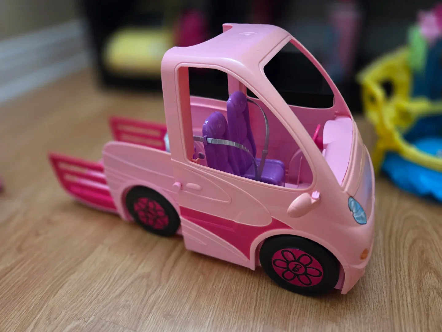 Barbie Camper & Pool Playset image indicator(5)